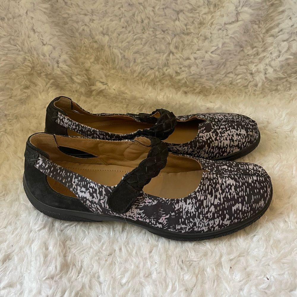 Hotter Shake 1 Black Fleck marble black &white Mary Jane Shoes size 9.5